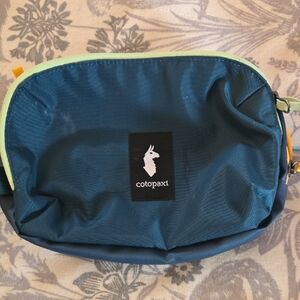 Cotopaxi Teal and Lime Travel Pouch Nido Accessory Bag - Cada Día